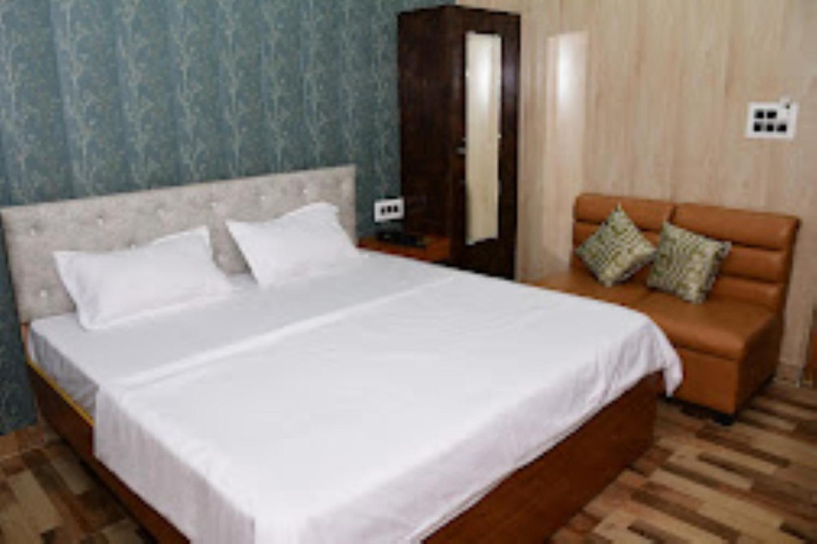 Renu Paradise , Ayodhya Hotel Buitenkant foto