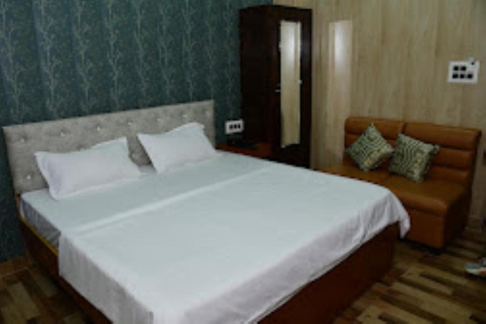 Renu Paradise , Ayodhya Hotel Buitenkant foto